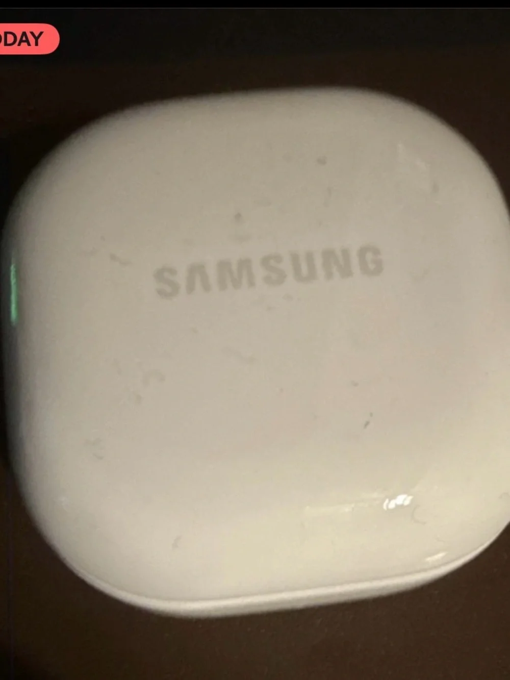 Samsung Glossy White Earbuds Charging Case